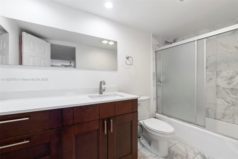 Copropriété à vendre à Pompano Beach, Floride: 1 chambre, 83.61 m2 № 1978255 - photo 20