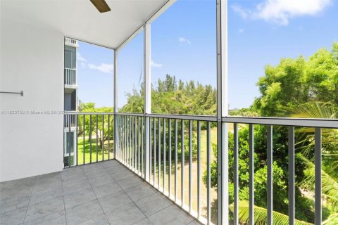 Copropriété à vendre à Pompano Beach, Floride: 1 chambre, 83.61 m2 № 1978255 - photo 17