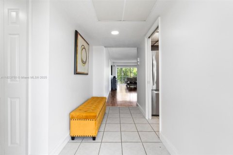 Copropriété à vendre à Pompano Beach, Floride: 1 chambre, 83.61 m2 № 1978255 - photo 4