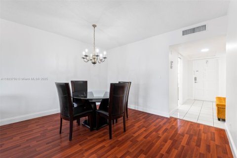 Copropriété à vendre à Pompano Beach, Floride: 1 chambre, 83.61 m2 № 1978255 - photo 11