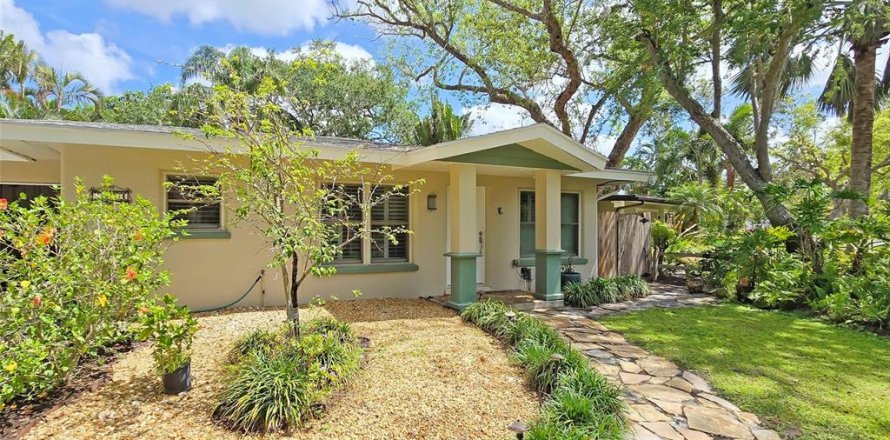 House in Sarasota, Florida 2 bedrooms, 149.02 sq.m. № 1642519