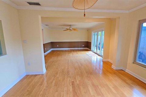 House in Sarasota, Florida 2 bedrooms, 149.02 sq.m. № 1642519 - photo 9