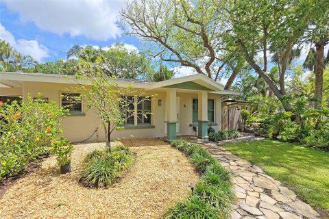 House in Sarasota, Florida 2 bedrooms, 149.02 sq.m. № 1642519 - photo 2