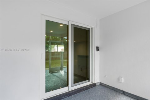 House in Fort Lauderdale, Florida 3 bedrooms, 117.52 sq.m. № 2001041 - photo 27