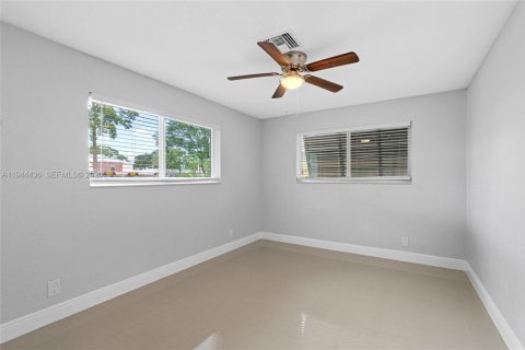 House in Fort Lauderdale, Florida 3 bedrooms, 117.52 sq.m. № 2001041 - photo 21