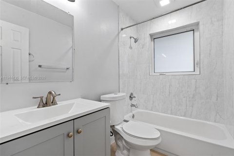 House in Fort Lauderdale, Florida 3 bedrooms, 117.52 sq.m. № 2001041 - photo 22