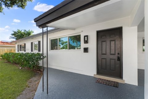 House in Fort Lauderdale, Florida 3 bedrooms, 117.52 sq.m. № 2001041 - photo 5