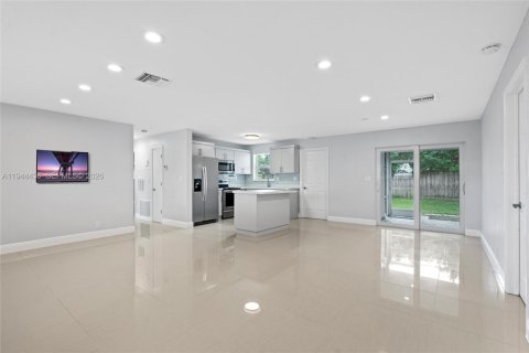 House in Fort Lauderdale, Florida 3 bedrooms, 117.52 sq.m. № 2001041 - photo 7