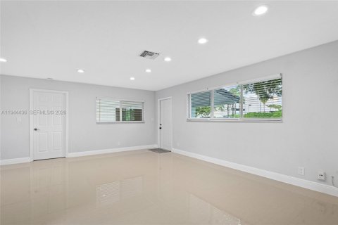 House in Fort Lauderdale, Florida 3 bedrooms, 117.52 sq.m. № 2001041 - photo 10