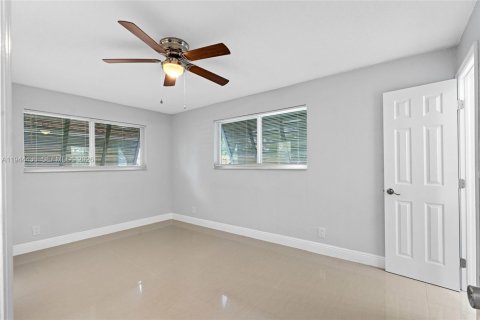House in Fort Lauderdale, Florida 3 bedrooms, 117.52 sq.m. № 2001041 - photo 18
