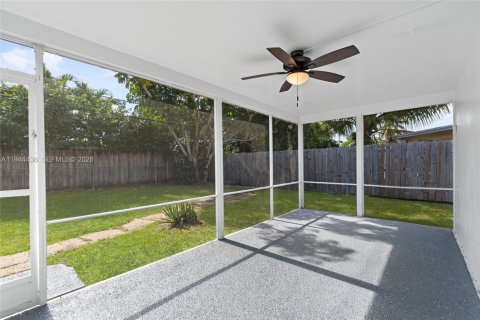 House in Fort Lauderdale, Florida 3 bedrooms, 117.52 sq.m. № 2001041 - photo 25