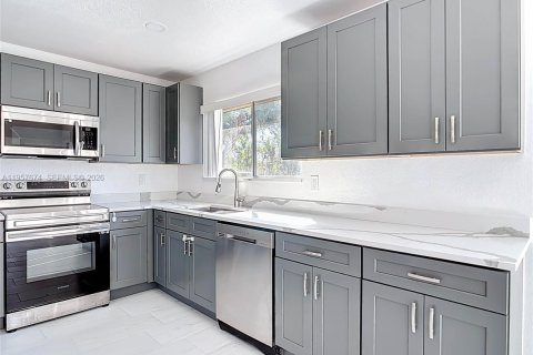 Villa ou maison à louer à North Port, Floride: 3 chambres, 124.49 m2 № 2153568 - photo 9
