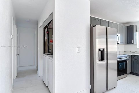 Villa ou maison à louer à North Port, Floride: 3 chambres, 124.49 m2 № 2153568 - photo 12