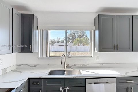 Villa ou maison à louer à North Port, Floride: 3 chambres, 124.49 m2 № 2153568 - photo 10