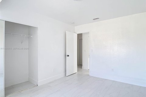 Villa ou maison à louer à North Port, Floride: 3 chambres, 124.49 m2 № 2153568 - photo 20