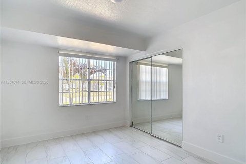 Villa ou maison à louer à North Port, Floride: 3 chambres, 124.49 m2 № 2153568 - photo 17