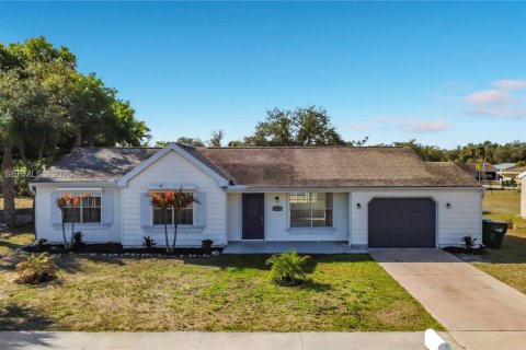 Villa ou maison à louer à North Port, Floride: 3 chambres, 124.49 m2 № 2153568 - photo 2