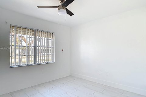 Villa ou maison à louer à North Port, Floride: 3 chambres, 124.49 m2 № 2153568 - photo 25