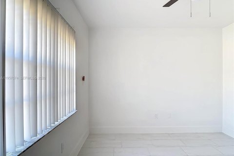 Villa ou maison à louer à North Port, Floride: 3 chambres, 124.49 m2 № 2153568 - photo 26