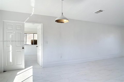 Villa ou maison à louer à North Port, Floride: 3 chambres, 124.49 m2 № 2153568 - photo 7
