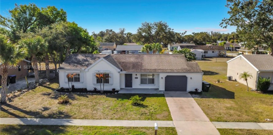 Villa ou maison à North Port, Floride 3 chambres, 124.49 m2 № 2153568