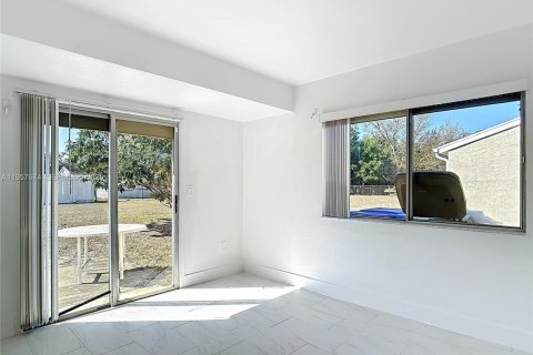 Villa ou maison à louer à North Port, Floride: 3 chambres, 124.49 m2 № 2153568 - photo 14