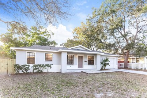 Снять в аренду виллу или дом в Сент-Питерсберг, Флорида 5 комнат, 103.86м2, № 1853858 - фото 1