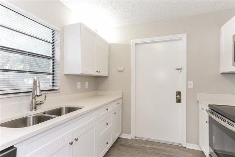 Снять в аренду виллу или дом в Сент-Питерсберг, Флорида 5 комнат, 103.86м2, № 1853858 - фото 5