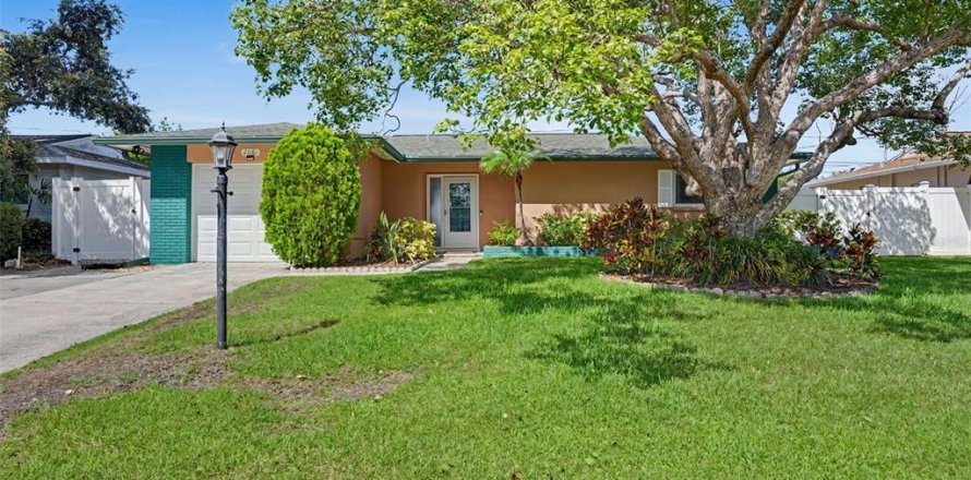 Villa ou maison à Clearwater, Floride 3 chambres, 128.58 m2 № 2137779