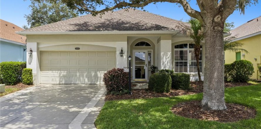 House in Leesburg, Florida 3 bedrooms, 176.24 sq.m. № 2277584