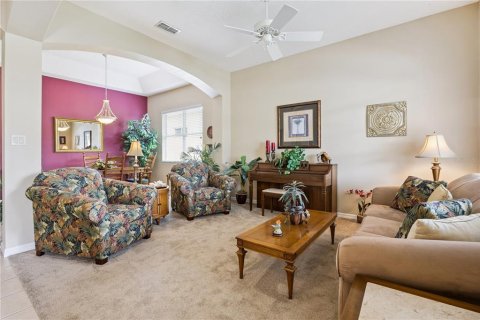 House in Leesburg, Florida 3 bedrooms, 176.24 sq.m. № 2277584 - photo 3