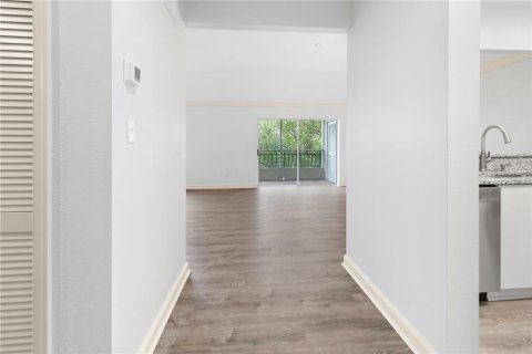 Condo in Sarasota, Florida, 2 bedrooms № 2156273 - photo 9