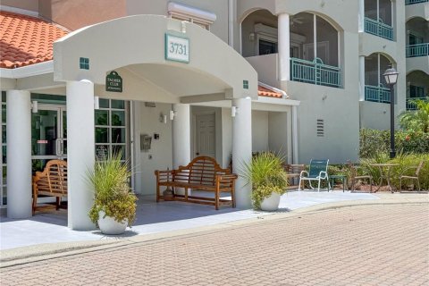 Condo in Sarasota, Florida, 2 bedrooms № 2156273 - photo 2