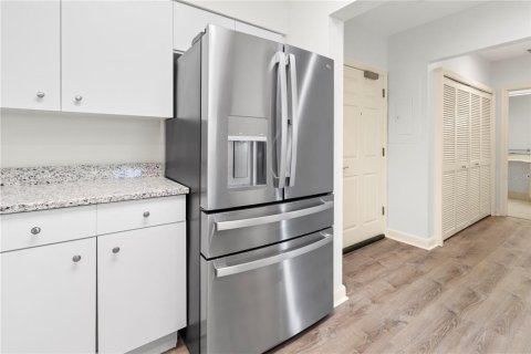 Condo in Sarasota, Florida, 2 bedrooms № 2156273 - photo 17