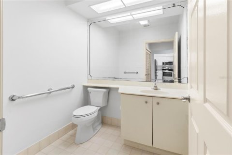 Condo in Sarasota, Florida, 2 bedrooms № 2156273 - photo 12