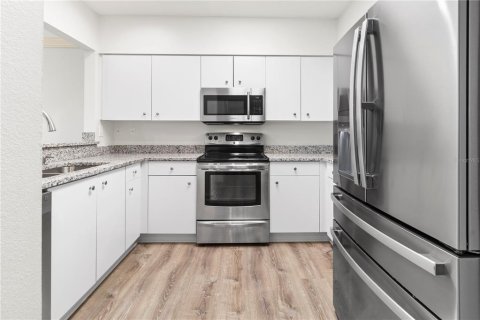 Condo in Sarasota, Florida, 2 bedrooms № 2156273 - photo 13