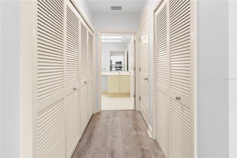 Condo in Sarasota, Florida, 2 bedrooms № 2156273 - photo 11