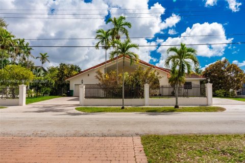 Villa ou maison à vendre à Miami, Floride: 5 chambres, 362.6 m2 № 2080383 - photo 2