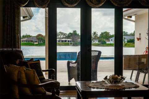 Villa ou maison à vendre à Miami, Floride: 5 chambres, 362.6 m2 № 2080383 - photo 4