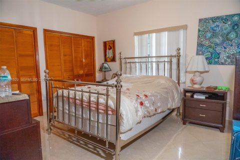 Villa ou maison à vendre à Miami, Floride: 5 chambres, 362.6 m2 № 2080383 - photo 19