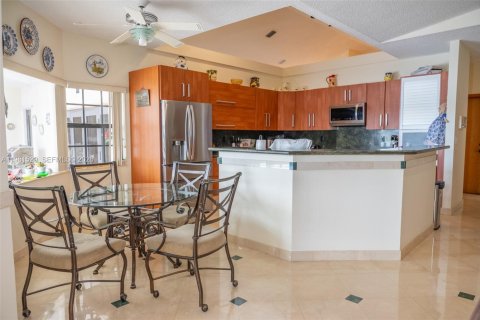 Villa ou maison à vendre à Miami, Floride: 5 chambres, 362.6 m2 № 2080383 - photo 9