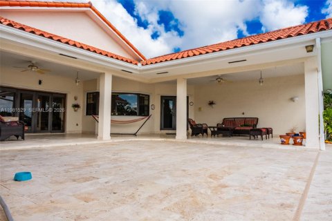 Villa ou maison à vendre à Miami, Floride: 5 chambres, 362.6 m2 № 2080383 - photo 27