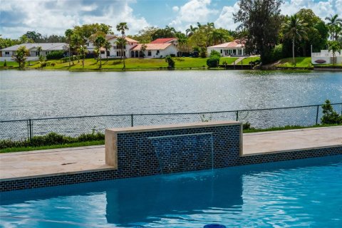 Villa ou maison à vendre à Miami, Floride: 5 chambres, 362.6 m2 № 2080383 - photo 26