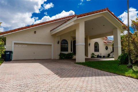 Villa ou maison à vendre à Miami, Floride: 5 chambres, 362.6 m2 № 2080383 - photo 3