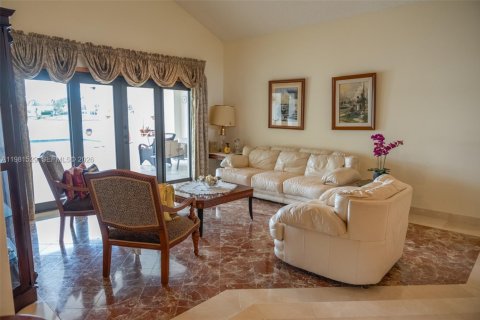 Villa ou maison à vendre à Miami, Floride: 5 chambres, 362.6 m2 № 2080383 - photo 5