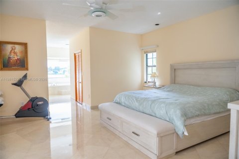 Villa ou maison à vendre à Miami, Floride: 5 chambres, 362.6 m2 № 2080383 - photo 17