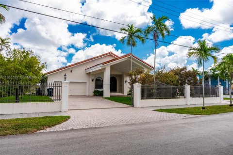 Villa ou maison à Miami, Floride 5 chambres, 362.6 m2 № 2080383