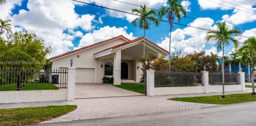 Villa ou maison à Miami, Floride 5 chambres, 362.6 m2 № 2080383
