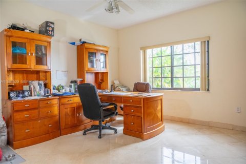 Villa ou maison à vendre à Miami, Floride: 5 chambres, 362.6 m2 № 2080383 - photo 30