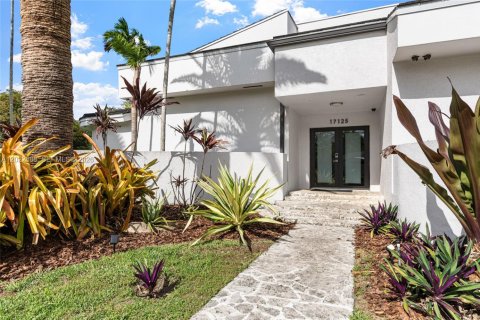 Villa ou maison à louer à Palmetto Bay, Floride: 5 chambres, 423.54 m2 № 2177275 - photo 2